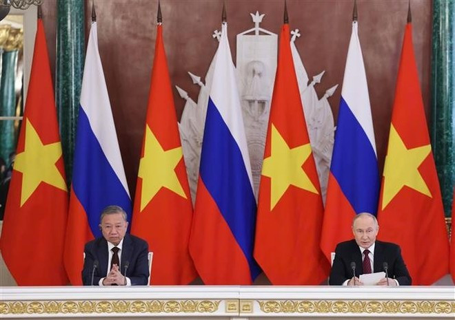 Генеральный секретарь ЦК КПВ То Лам и президент РФ Владимир Путин на пресс-конференции (Фото: ВИA) 3-3782.png