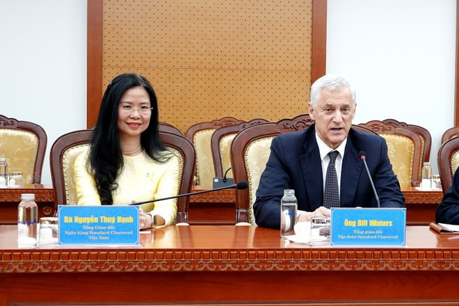 Генеральный директор Билл Уинтер заявил, что Standard Chartered может привлечь ещё больше иностранных инвесторов для поддержки Вьетнама. (Фото: Vietnam+) 2-757.jpg