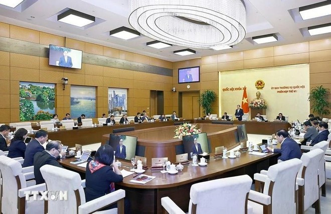 Члены Постоянного комитета Национального собрания обсуждают проект закона об индустрии цифровых технологий на 41-й сессии (Фото: ВИA) 2-2966.png