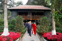 Генсекретарь То Лам в Комплексе мемориальных объектов Президента Хо Ши Мина в Президентском дворце (Фото: ВИА)