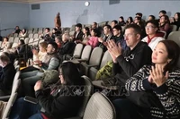 Множество американских зрителей и американцев вьетнамского происхождения пришли на просмотр фильма «Once Upon a Bridge in Vietnam» (Фото: ВИА)