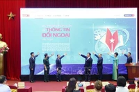 Делегаты провели церемонию открытия официального веб-сайта XI Национальной премии по внешней информации 12 июня 2025 года (Фото: ВИА)