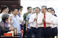 Генсекретарь То Лам посетил и поздравил с Новым годом партийную организацию, органы власти и жителей города Хошимин (Фото: ВИА)