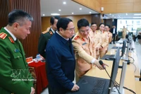 Премьер-министр Фам Минь Тьинь отправляет новогоднее поздравительное сообщение участникам дорожного движения через транспортное приложение (Фото: ВИА)