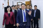 Председатель НС Выонг Динь Хюэ посещает Министерство здравоохранения 20 февраля. (Фото: ВИA)