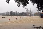 Город Хюэ затоплен после проливных дождей. (Фото: ВИA)