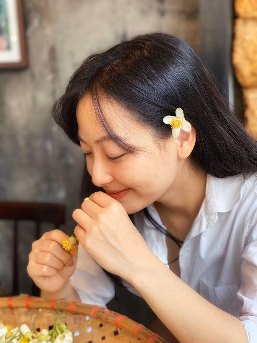 Мастер научит ароматизировать зеленый чай цветами помело ảnh 3