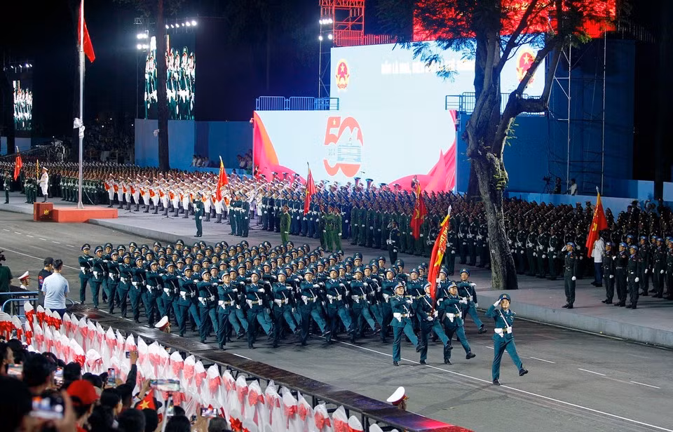 Подразделения Народной армии Вьетнама принимают участие в репетиции парада. (Фото: ВИА)