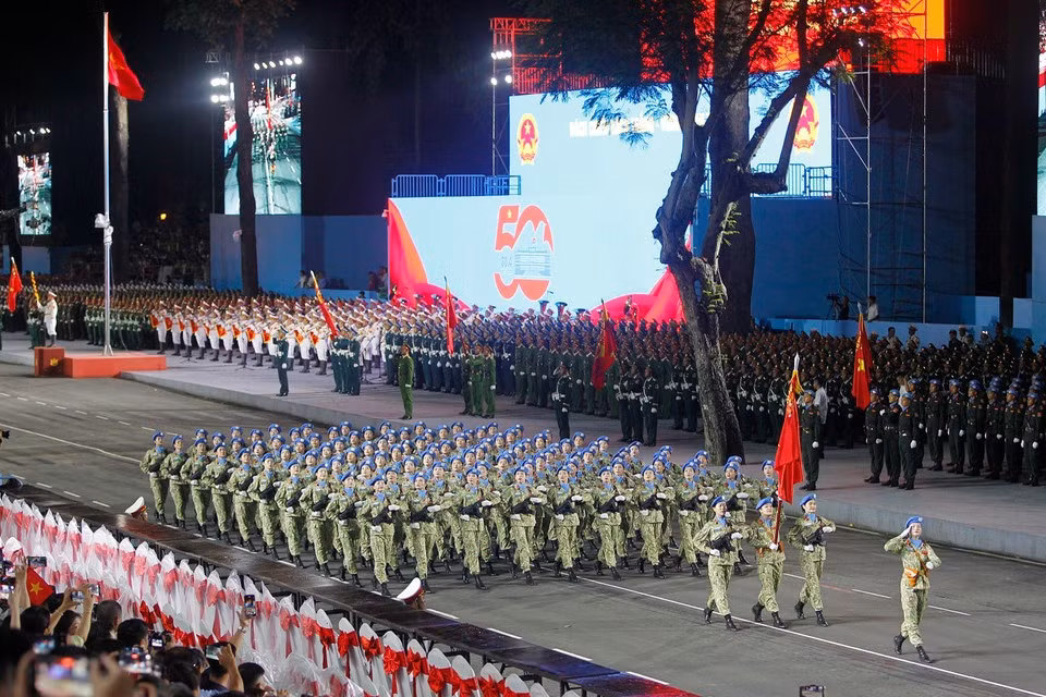 Подразделения Народной армии Вьетнама принимают участие в репетиции парада. (Фото: ВИА)