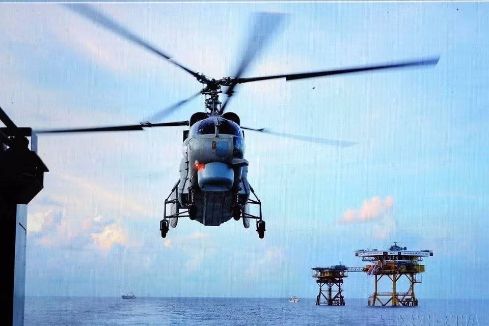 Военно-морская авиация проводит тренировки на платформе DK1. (Фото: ВИА)
