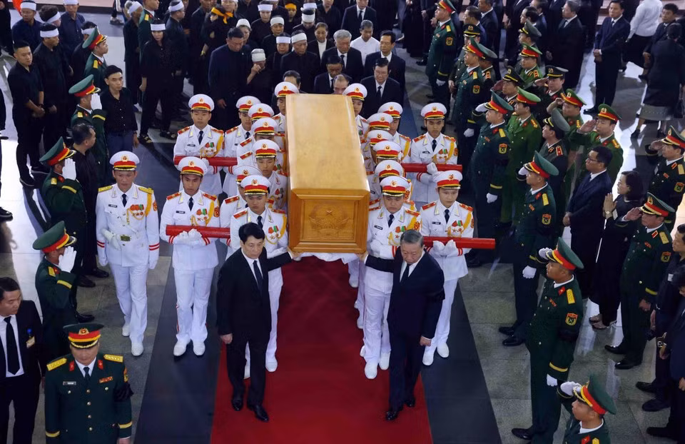 Перенос гроба бывшего Президента Чан Дык Лыонга (Фото: ВИA)