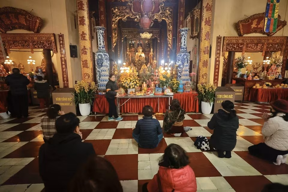 Ханойцы посещают пагоду Куаншы в честь праздника Нгуен Тьеу. (Фото: ВИА)