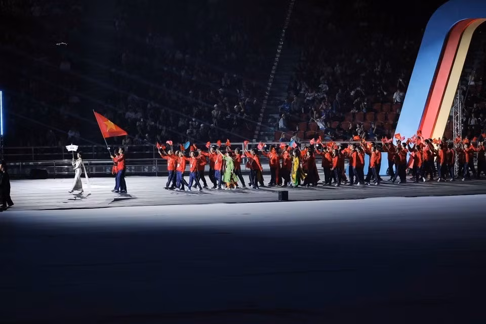Спортивная делегация Вьетнама на церемонии открытия SEA Games 33. Фото: Минь Куиет - специальный корреспондент ВИА в Таиланде.
