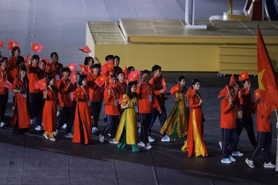 Спортивная делегация Вьетнама на церемонии открытия SEA Games 33. Фото: Минь Куиет - специальный корреспондент ВИА в Таиланде.