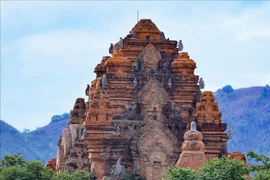 Многоярусная архитектура башни - одна из уникальных особенностей, придающих памятнику национального значения Тхапба Понагар его выдающееся величие. (Фото: ВИА)