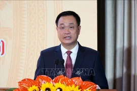 Член Центрального комитета КПВ, секретарь парткома города Дананг Ле Нгок Куанг выступает на церемонии. (Фото: ВИА).