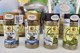 Продукция из фукуокского перца, получившая трёхзвёздочный рейтинг OCOP провинции Анзянг, представлена на выставке типичной продукции OCOP региона дельты Меконга. Фото: ВИА.