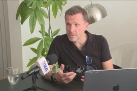 Давид Грюнвальд, преподаватель Брюссельского свободного университета (ULB), даёт интервью корреспонденту ВИА в Брюсселе. (Фото: ВИА)