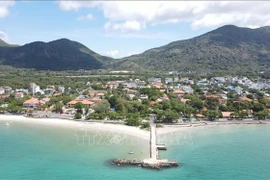 Реализация задачи по оценке запасов углерода и потенциала сокращения выбросов парниковых газов на Кондао создаёт предпосылки для продвижения модели циркулярной экономики, ориентированной на «зелёную» и устойчивую экономику. (Фото: ВИА)