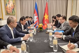 28 января 2026 года министр иностранных дел Ле Хоай Чунг провёл двустороннюю встречу с заместителем Премьер-министра, министром иностранных дел и международного сотрудничества Камбоджи Прак Сокхонном. Фото: ВИА.