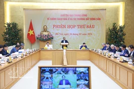 Премьер-министр Фам Минь Тьинь председательствовал на 6-м заседании Центрального руководящего комитета по политике в сфере жилья и рынка недвижимости. (Фото: ВИА).