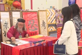 Одним из самых привлекательных мест является павильон каллиграфии. (Фото: ВИА)