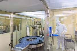 Резолюция №68 ставит цель к 2030 году довести число действующих предприятий по всей стране до 2 миллионов, что соответствует 20 предприятиям на 1 000 жителей, а также обеспечить участие как минимум 20 крупных предприятий в глобальных цепочках добавленной стоимости. (Фото: ВИА)