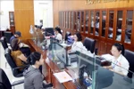 Единый центр административных услуг города Донгхой (провинция Куангбинь) предоставляет административные услуги гражданам (Фото: ВИА)