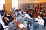Единый центр административных услуг города Донгхой (провинция Куангбинь) предоставляет административные услуги гражданам (Фото: ВИА)