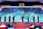 Премьер-министр Фам Минь Тьинь и делегаты открыли Национальный центр данных № 1 и объявили об официальном функционировании системы баз данных Центра (Фото: ВИА)