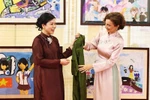 Супруга Генерального секретаря ЦК КПВ Нго Фуонг Ли и Генеральный директор ЮНЕСКО Одри Азуле посещают Музей вьетнамских женщин (Фото: ВИА)