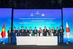 На церемонии подписания 25-летнего СРП на разведку нефти и газа на блоке 15-2 (Фото: ВИА)
