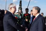 Президент Казахстана Касым-Жомарт Токаев встретил Генерального секретаря То Лама в международном аэропорту имени Нурсултана Назарбаева в столице Астане (Фото: ВИА) 