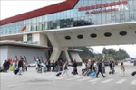 Пассажиропоток через Международный пограничный пункт Хыунги (провинция Лангшон) значительно возрос в связи с ростом туристического спроса (Фото: ВИА)