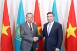 Генеральный секретарь ЦК КПВ То Лам провёл встречу с Премьер-министром Казахстана Олжасом Бектеновым (Фото: ВИА) 