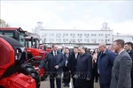 Генсек То Лам и премьер-министр Беларуси Александр Турчин посетили Минский тракторный завод (Фото: ВИА)