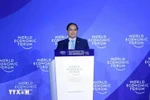 Премьер-министр Фам Минь Тьинь выступает на сессии под названием «Столетие Азии: сталкивается ли с вызовами?» 25 июня (Фото: ВИА)