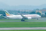 Рейс ET0678 авиакомпании Ethiopian Airlines благополучно приземлился в международном аэропорту Нойбай (Фото: NIA/qdnd.vn)