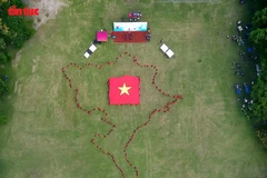 Одним из главных событий фестиваля является создание карты Вьетнама более чем 1000 практикующих йогу (Фото: ВИA)