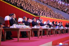 Вечером 9 октября на стадионе «1 мая» в столице Пхеньяне Генеральный секретарь, Председатель Государственных дел Ким Чен Ын и руководители присутствовали на художественном представлении, посвящённом 80-летию со дня основания Трудовой партии Кореи.