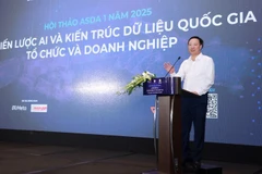 Генерал-майор Нгуен Нгок Кыонг, директор Национального центра данных и заместитель председателя Национальной ассоциации данных, выступает на мероприятии. (Фото: VietnamPlus)