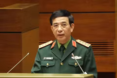 Член Политбюро, заместитель секретаря Центрального военной комиссии и Министр обороны генерал армии Фан Ван Зянг выступает на конференции. Фото: ВИА.