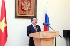 Постоянный заместитель секретаря городского партийного комитета Нгуен Тхань Нги выступает на церемонии, посвященной 80-летию Победы в Великой Отечественной войне. (Фото: ВИA)