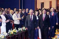 Президент Вьетнама Лыонг Кыонг и Генеральный секретарь ООН Антониу Гутерриш сопредседательствуют церемонии подписания и конференции, посвящённой Конвенции ООН по борьбе с киберпреступностью (Ханойская конвенция). (Фото: ВИА)