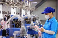 Линия по производству носков на экспорт в компании SUNJIN AT&C VINA Co, Ltd., экономическая зона Чанмай - Лангко, город Хюэ. (Фото: ВИA)