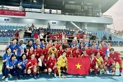 Мужская сборная U22 и женская национальная сборная по футболу (Фото: VFF). 