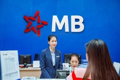 Банки, в том числе MB Bank, выпустили предупреждения о мошенничестве, совершаемом через социальные сети, такие как Zalo и Facebook, где преступники выдают себя за знакомых. (Фото: предоставлено MB Bank) 