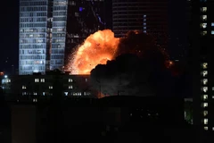 Вечером 13 июня иранская ракета, выпущенная по израильской территории, попала в здание в Тель-Авиве (Фото: Синьхуа/ВИA).