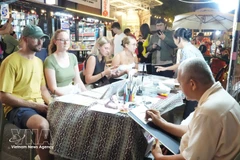 Иностранные гости посещают мероприятие. (Фото: ВИА) 