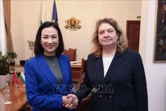 Посол Вьетнама Нгуен Тхи Минь Нгует (слева) и председатель Национального собрания Болгарии Наталья Киселова на их недавней встрече (Фото: ВИA)